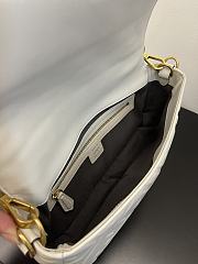 Fendi Baguette FF Logo Bag in White 26x13x6cm - 3