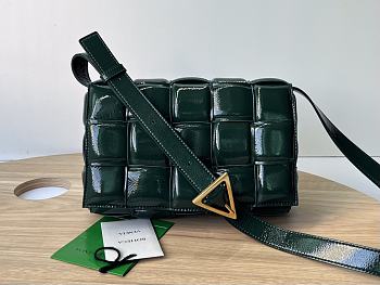 Bottega Veneta Padded Cassette Leather Shoulder Bag in Green 26x18x8cm