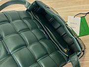Bottega Veneta Padded Cassette Leather Shoulder Bag in Green 26x18x8cm - 4