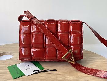 Bottega Veneta Padded Cassette Leather Shoulder Bag in Red 26x18x8cm