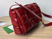 Bottega Veneta Padded Cassette Leather Shoulder Bag in Red 26x18x8cm - 4