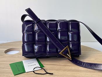 Bottega Veneta Padded Cassette Leather Shoulder Bag in Purple 26x18x8cm