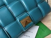 Bottega Veneta Padded Cassette Leather Shoulder Bag in Blue 26x18x8cm - 2