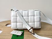 Bottega Veneta Padded Cassette Leather Shoulder Bag in White 26x18x8cm - 1