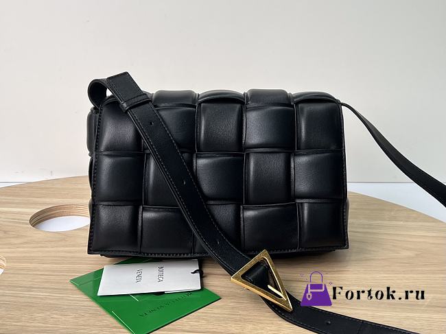 Bottega Veneta Padded Cassette Leather Shoulder Bag in Black 26x18x8cm - 1