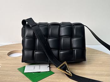 Bottega Veneta Padded Cassette Leather Shoulder Bag in Black 26x18x8cm