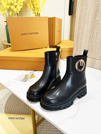 Louis Vuitton Short Black Boots A1050 