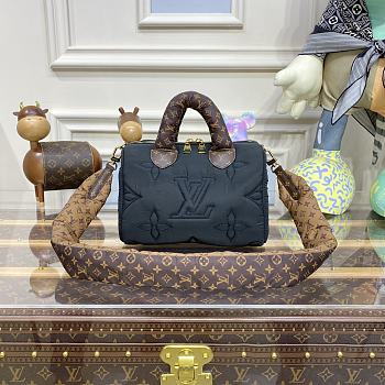 Louis Vuitton Speedy Bandoulière 25 Handbag in Black M59008 25x19x15cm