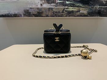 Chanel Small Classic Box On Chain Lambskin Black 8.5x11x7cm