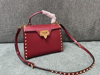 Valentino Garavani Small Rockstud Alcove Top-Handle Bag in Red 22x17x9cm