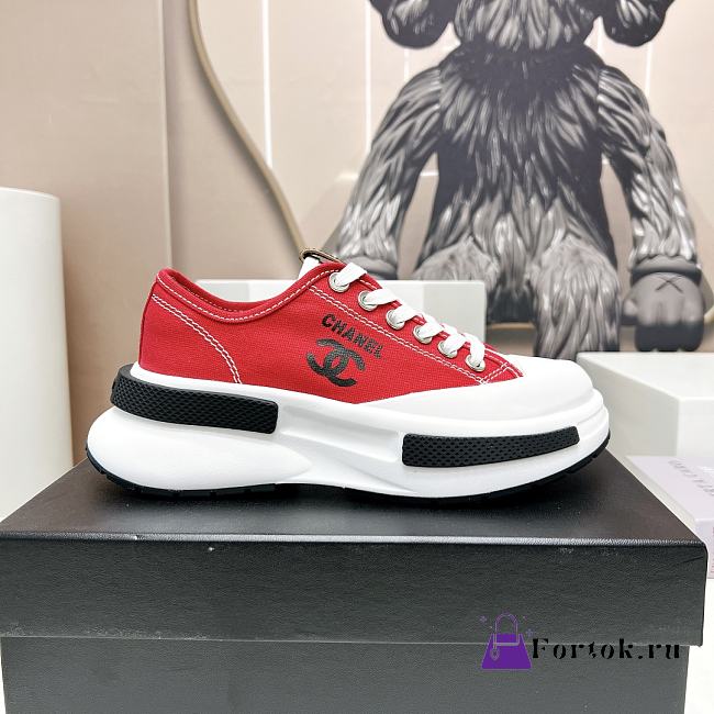 Chanel 2023 Sneaker in Red - 1