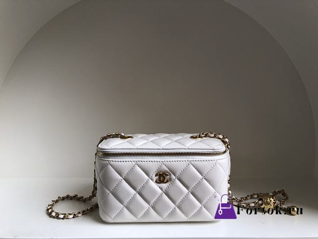 Chanel SS2021 Vanity Case Bag in White 17x9.5x8cm  - 1