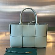 Bottega Veneta Small Arco Tote Bag in Green 30x20x11.5cm - 1