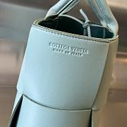 Bottega Veneta Small Arco Tote Bag in Green 30x20x11.5cm - 5