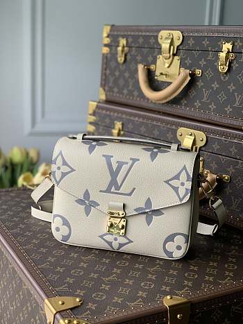 Louis Vuitton Pochette Métis Monogram Bag M45384 25x19x7cm