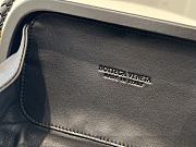 Bottega Veneta Leather Knot Minaudiere Shoulder Bag in Black 20x12x5.5cm - 2