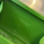 Bottega Veneta Leather Knot Minaudiere Shoulder Bag in Green 20x12x5.5cm - 2