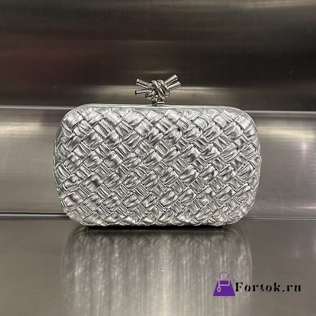 Bottega Veneta Knot Clutch in Silver 19x11.5x5cm - 1