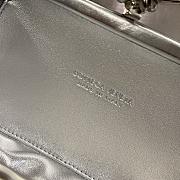 Bottega Veneta Knot Clutch in Silver 19x11.5x5cm - 3