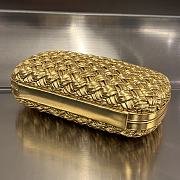Bottega Veneta Knot Clutch in Gold 19x11.5x5cm - 6