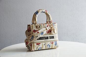 Dior Lady D-Lite Embroidered Hibiscus Bag 24x20x11cm