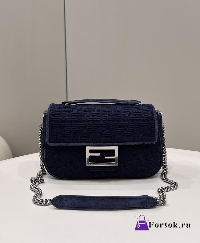 Fendi Women's Blue Baguette Chain Medium Shoulder Bag 24×6×13cm - 1