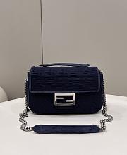 Fendi Women's Blue Baguette Chain Medium Shoulder Bag 24×6×13cm - 1