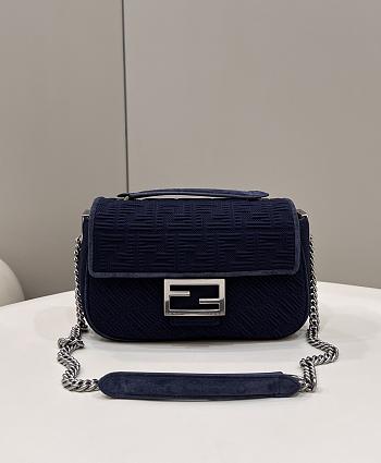 Fendi Women's Blue Baguette Chain Medium Shoulder Bag 24×6×13cm