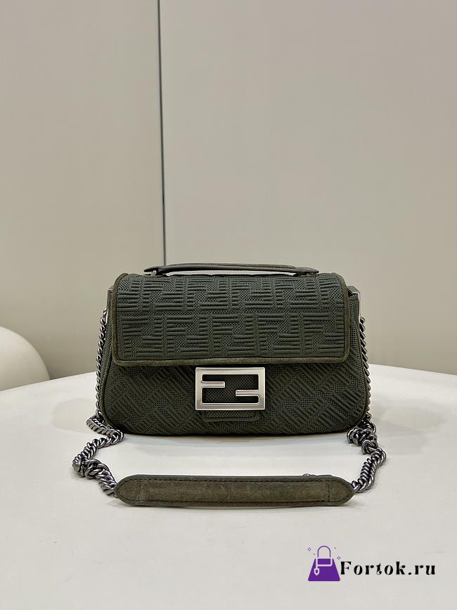 Fendi Women's Green Baguette Chain Medium Shoulder Bag 24×6×13cm - 1