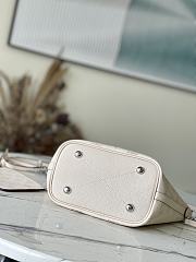 Louis Vuitton Blossom PM Bag in White M21909 20x20x12.5cm - 2