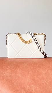 Chanel 19 Flap Bag Lambskin Woc White 19cm - 2