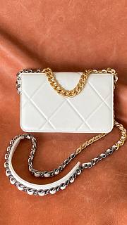 Chanel 19 Flap Bag Lambskin Woc White 19cm - 3