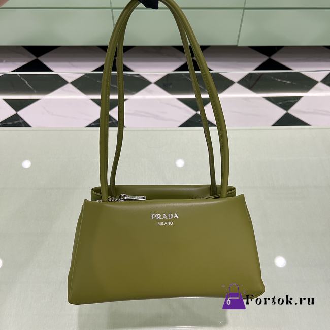Prada Leather Bag in Green 25x13x13.5cm - 1