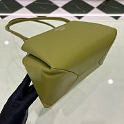Prada Leather Bag in Green 25x13x13.5cm - 6