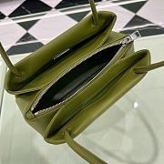 Prada Leather Bag in Green 25x13x13.5cm - 3