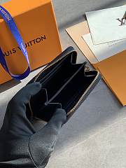 Louis Vuitton Zippy Monogram Game on Canvas Wallet M80305 11x8.5x2cm  - 2