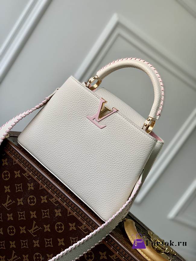 Louis Vuitton Capucines Bag in White 27x18x9cm - 1