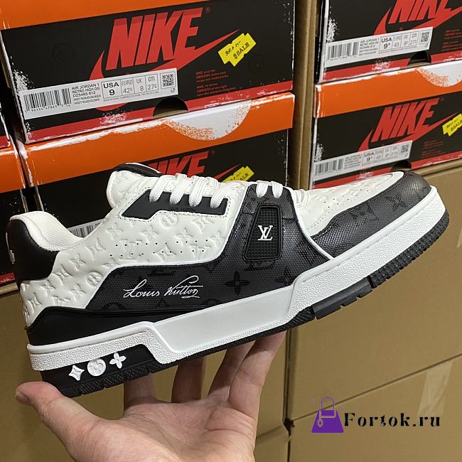 Louis Vuitton Trainer Sneakers Black - 1