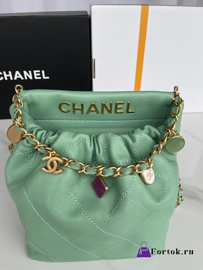 Chanel 22 Handbag Green AS3793 17x16x7cm - 1