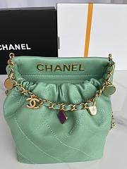 Chanel 22 Handbag Green AS3793 17x16x7cm - 1