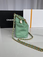 Chanel 22 Handbag Green AS3793 17x16x7cm - 4