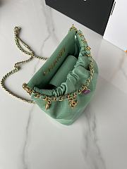Chanel 22 Handbag Green AS3793 17x16x7cm - 6