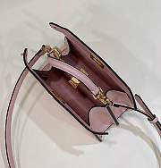 Fortok Fendi Peekaboo  Iseeyou Petite Bag in Pink 20x11x15cm - 3