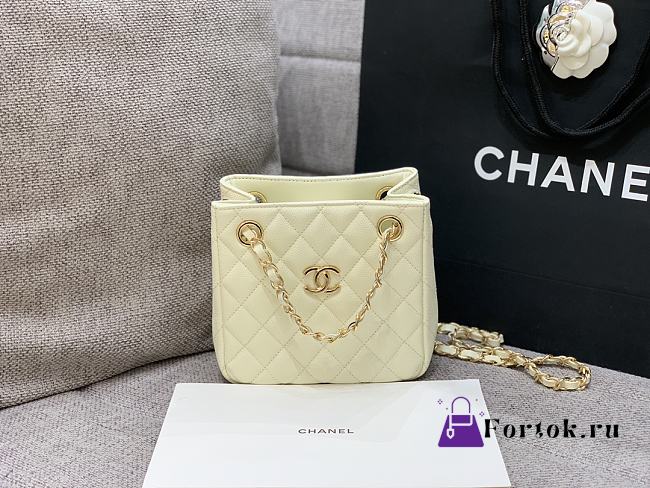 Fortok Chanel 22s Mini Bucket Bag in White 17x15x9cm - 1