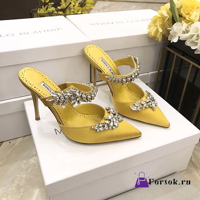 Fortok Manolo Blahnik Lurum Yellow Satin Crystal Embellished Mules - 1