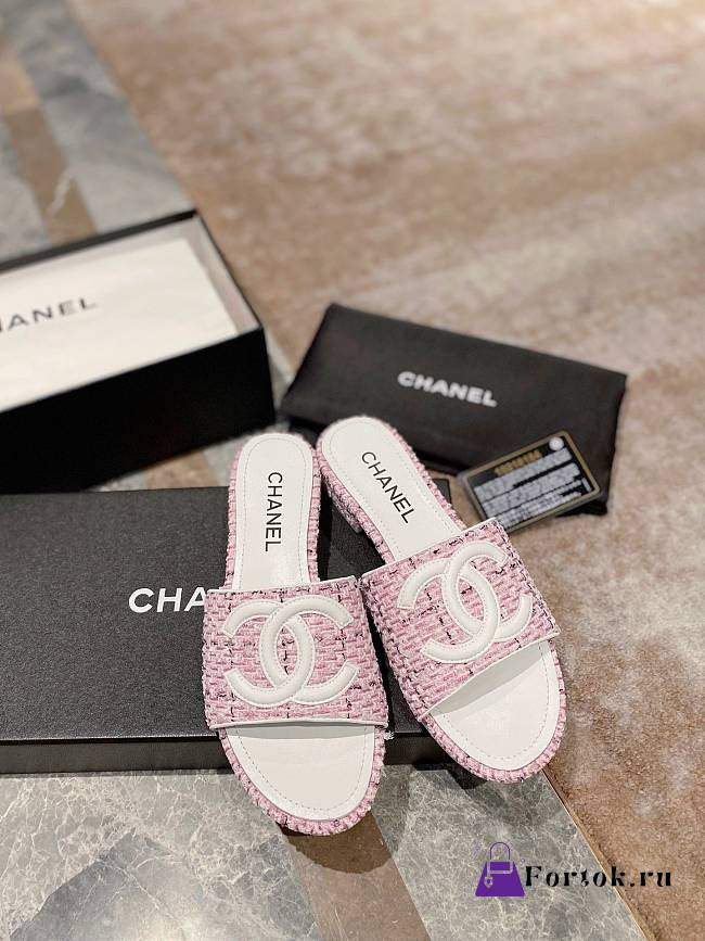 Fortok Chanel Flat Heel Slippers in Pink - 1