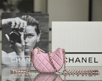 Fortok Chanel 23P Chain Mini Half Moon Clutch Light Pink