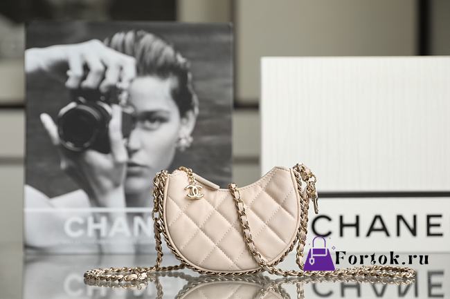 Fortok Chanel 23P Chain Mini Half Moon Clutch Beige - 1
