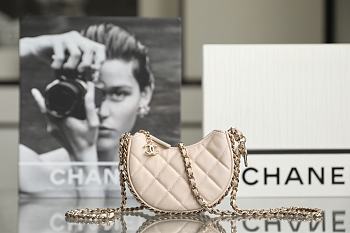 Fortok Chanel 23P Chain Mini Half Moon Clutch Beige