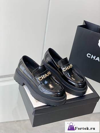 Fortok Chanel Logo Shiny Calfskin Loafers Black